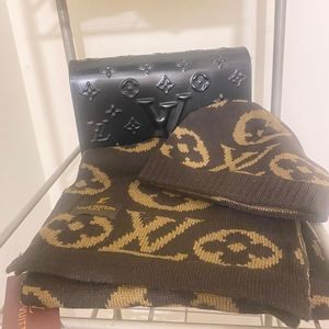 Black clutch and hat and scarf